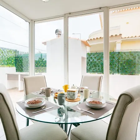 Mimosa 4 Bedroom In Hotell 4*