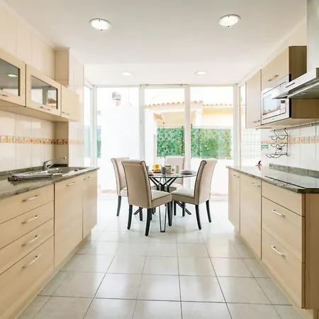 Hotell Mimosa 4 Bedroom In 4*
