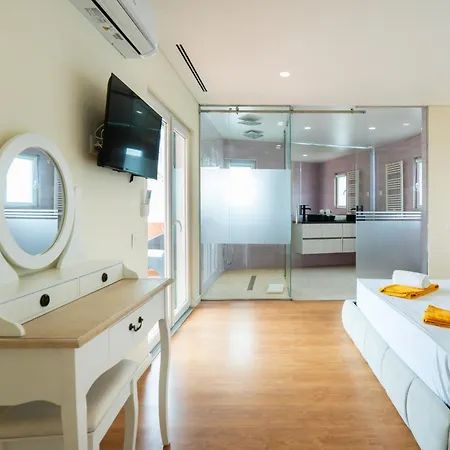 Mimosa 4 Bedroom In