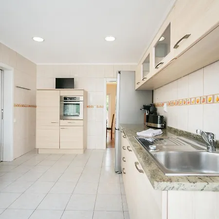 Mimosa 4 Bedroom In