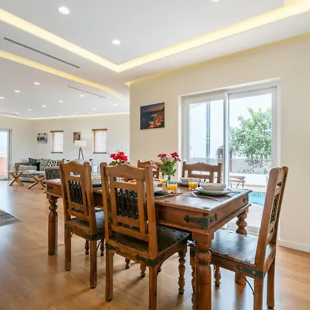 Mimosa 4 Bedroom In